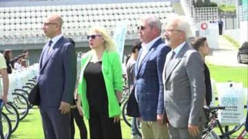 Nil&uuml;fer Belediyesi'nden &ccedil;alışkan &ouml;ğrencilere bisiklet &ouml;d&uuml;l&uuml;