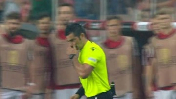 Samsun'da ilgin&ccedil; anlar! Ofsayta takılan golde kararı...