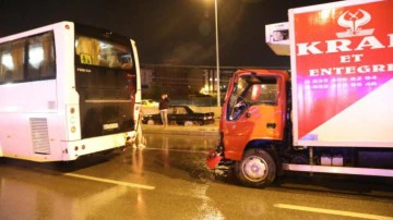 Samsun'da kamyonet otob&uuml;se &ccedil;arptı: 1 yaralı