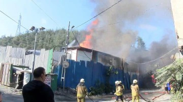 Sarıyer'de kağıt deposunda yangın &ccedil;ıktı