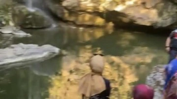 Şelalede dalış yaptı! &Ccedil;amura saplanıp hayatını kaybetti