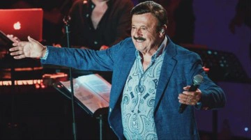 Selami Şahin &ccedil;ıplak sesle şarkı s&ouml;yledi, kadın hayranları kendinden ge&ccedil;ti