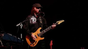 Siyaset ve sanat camiasından peş peşe "Erkin Koray" mesajları