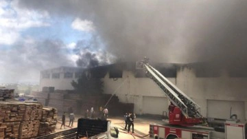 Son Dakika: Ankara'da bir mobilya fabrikasında yangın &ccedil;ıktı!