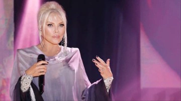 Tatil sezonunu a&ccedil;an Ajda Pekkan, mayolu pozunu paylaştı