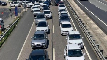 Tekirdağ'dan İstanbul y&ouml;n&uuml;ne ara&ccedil; yoğunluğu