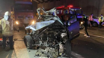 TEM'de makas atan s&uuml;r&uuml;c&uuml; kamyona &ccedil;arptı