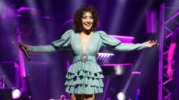 Tepki &ccedil;ekmişti! AK Partili belediye Melek Mosso'nun konserini iptal etmedi