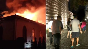 Topkapı Sarayı'nda panik anları! Restoran &ccedil;atısında &ccedil;ıkan yangın hummalı &ccedil;alışmayla s&ouml;nd&uuml;r&uuml;ld&uuml;