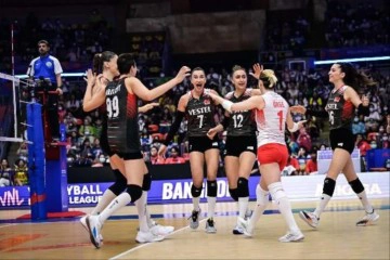 T&uuml;rkiye Kadın Voleybol Takımı, Tayland'ı 3-0 Mağlup Etti