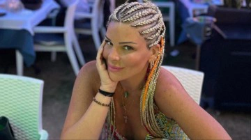 &Uuml;nl&uuml; oyuncu Pelin &Ouml;ztekin, &uuml;sts&uuml;z pozunu paylaştı