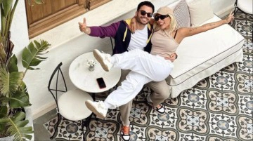 &Uuml;nl&uuml; şarkıcı İrem Derici ve Atakan Işıktutan ayrıldı