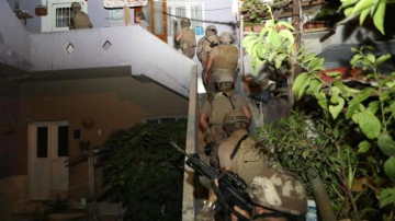 Uyuşturucu satıcılarına operasyon: 35 g&ouml;zaltı