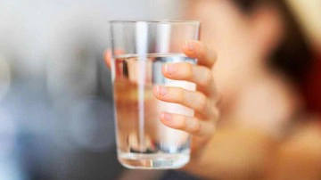 V&uuml;cut susuz kalırsa ne olur? Susuz kalan v&uuml;cut 7 maddede kendini ele veriyor!