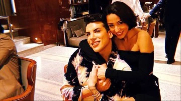 Zeynep Bastık, doğum g&uuml;n&uuml; partisinde Kerimcan Durmaz'la dudak dudağa poz verdi