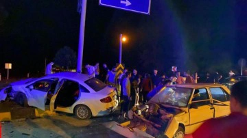 Zonguldak'ta iki otomobil &ccedil;arpıştı: 2 yaralı